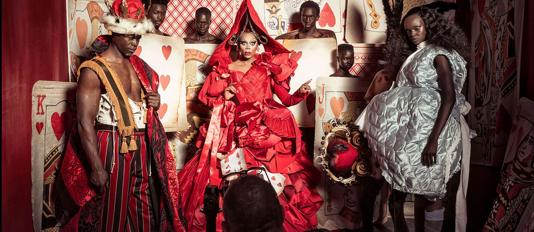 “Alicia en el país de las maravillas” conquista el Calendario Pirelli 2018
