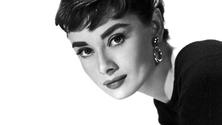 Subastan piezas del clóset de Audrey Hepburn
