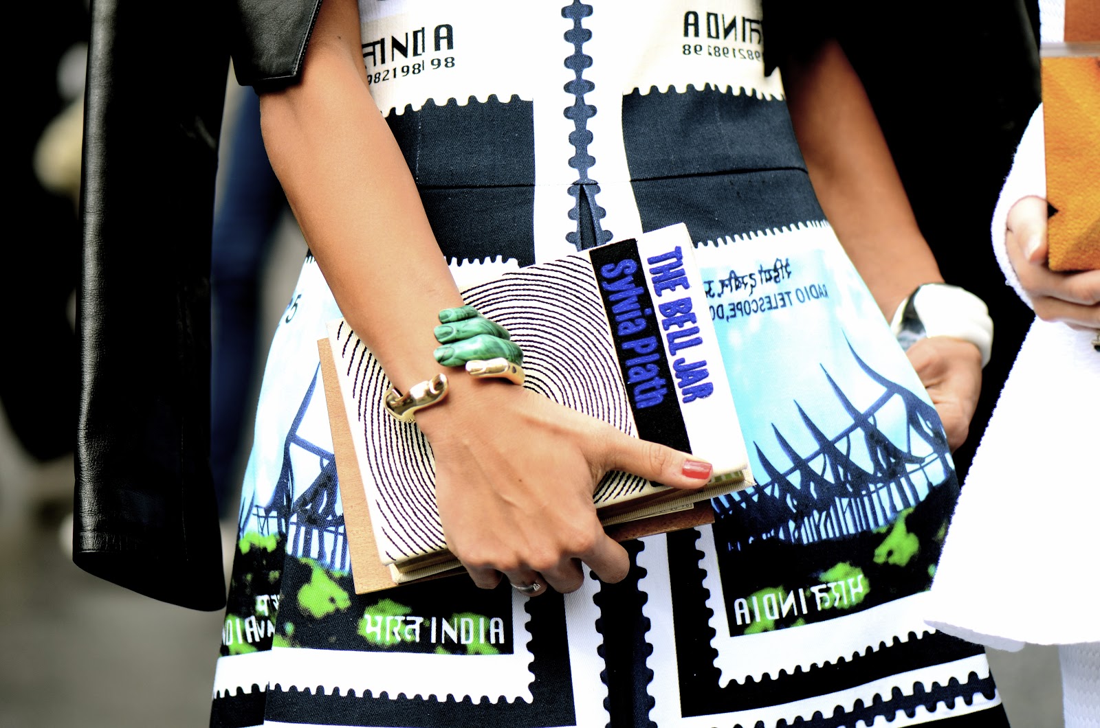 Literatura compacta, el lujo de un clutch