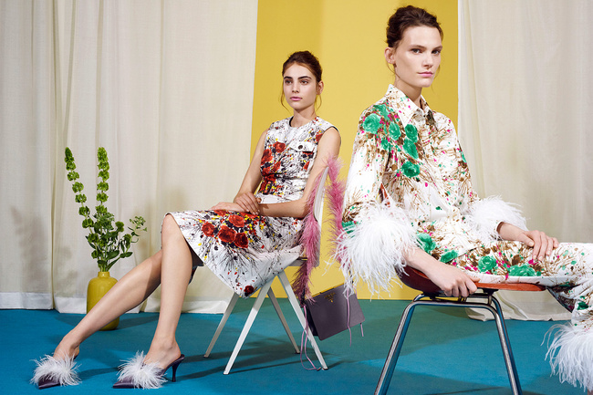 Prada se reafirma en el lujo online